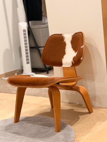 Vitra LCW leather beschikbaar voor biedingen