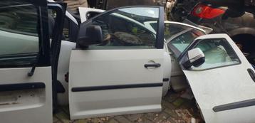 VW CADDY PORTIER LINKS BJ 2008 beschikbaar voor biedingen
