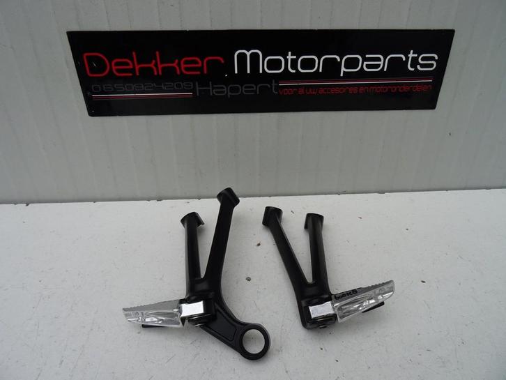 Set Duo Passagiers Voetsteunen Suzuki GSXR750 GSXR600 2008 >, Motoren, Onderdelen | Suzuki, Gebruikt, Ophalen of Verzenden