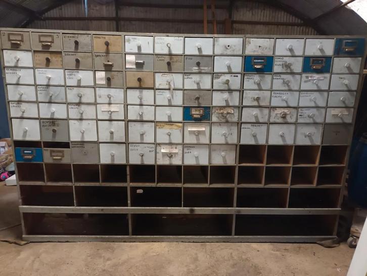 Vintage zware houten ladekast, Doe-het-zelf en Bouw, Gereedschapskisten, Gebruikt, Ophalen