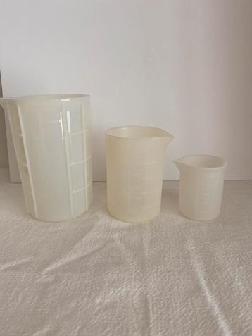 Siliconen mengbekers voor o.a. Jesmonite, 3 stuks beschikbaar voor biedingen