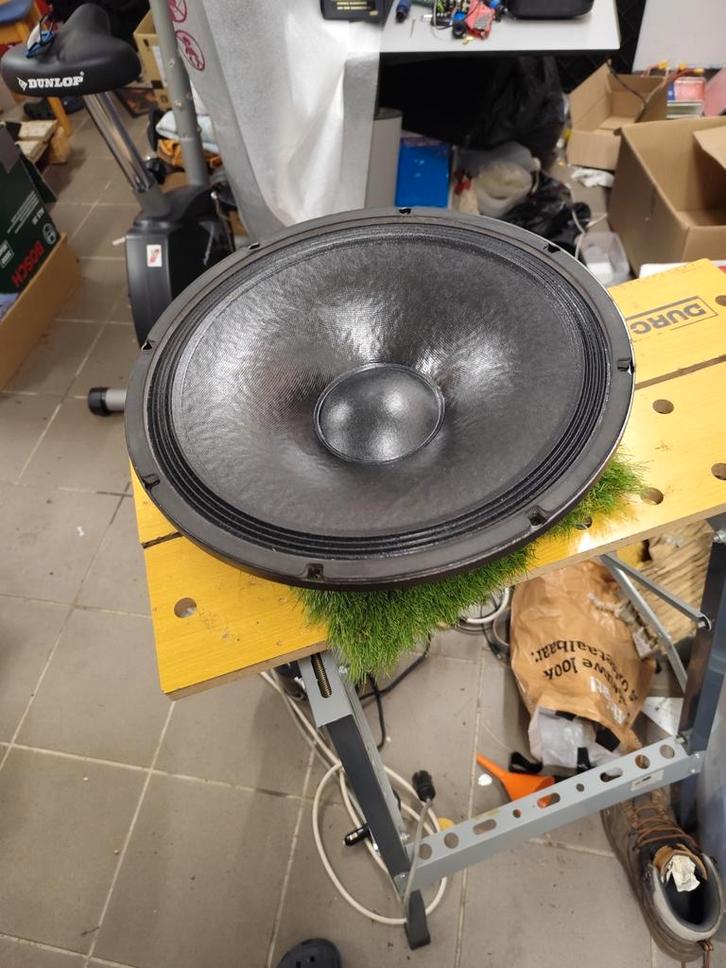 Eaw/mackie lc15/3002-8, Audio, Tv en Foto, Luidsprekerboxen, Zo goed als nieuw, Overige typen, 120 watt of meer, Overige merken