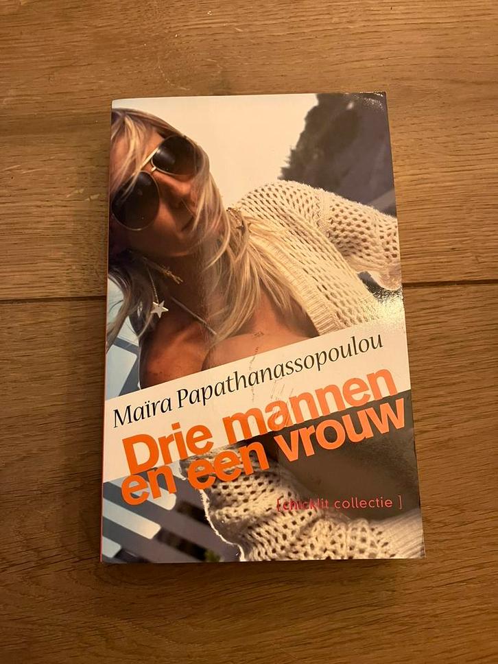 Maïra Papathanassopoulou - Drie mannen en een vrouw, Livres, Chick lit, Comme neuf, Enlèvement ou Envoi