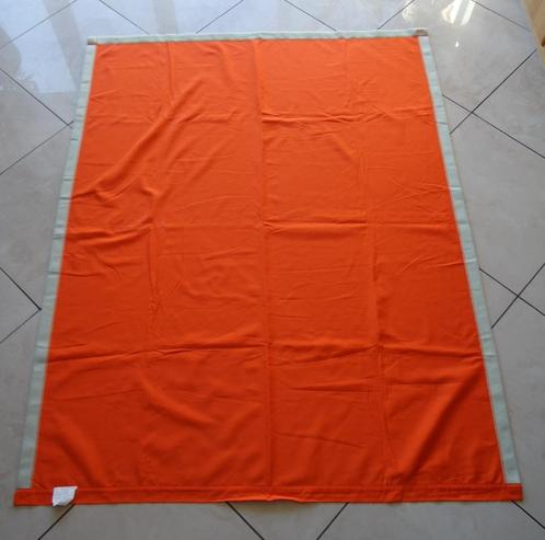 Te koop 2 nieuwe oranje dekens van Ikea van 100% polyester., Huis en Inrichting, Woonaccessoires | Plaids en Woondekens, Nieuw