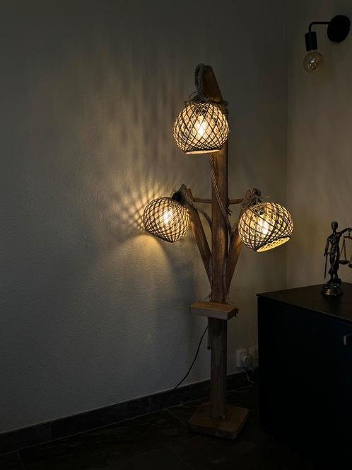 Prachtige vloerlamp – stijlvol en sfeervol, Huis en Inrichting, Lampen | Vloerlampen, Zo goed als nieuw, Ophalen