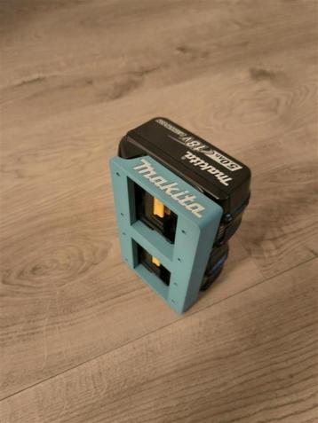 Makita 18V Batterijhouder ( 2 in 1) beschikbaar voor biedingen