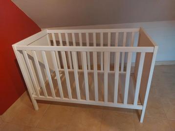 Babybedje wit beschikbaar voor biedingen