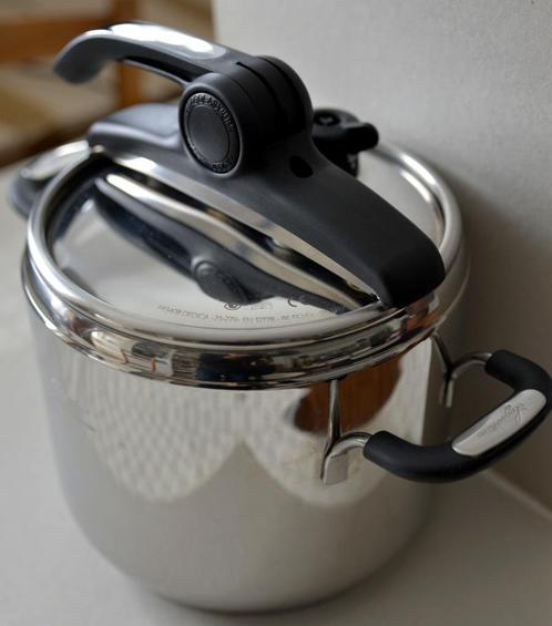 LAGOSTINA "Lagoeasy'up" 7 liter snelkookpan als nieuw!, Huis en Inrichting, Keuken | Potten en Pannen, Zo goed als nieuw, Kookpan of Snelkookpan