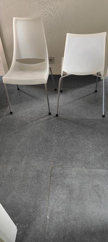 Stoelen beschikbaar voor biedingen
