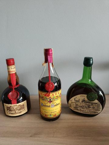 3 vintage flessen sterke drank beschikbaar voor biedingen