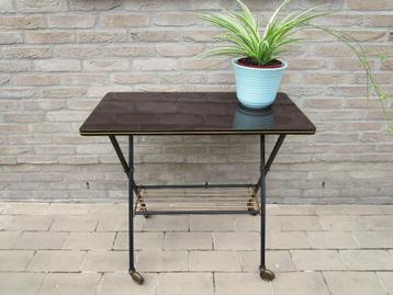 Retro bijzettafel fifties-sixties beschikbaar voor biedingen