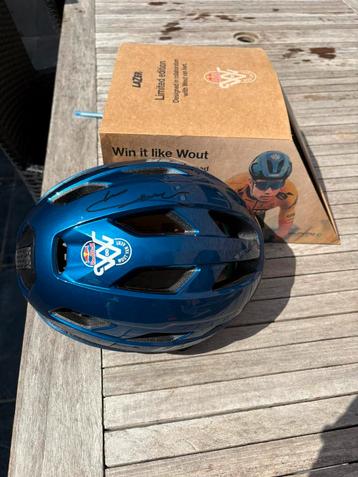 gesigneerde helm van wout van aert beschikbaar voor biedingen