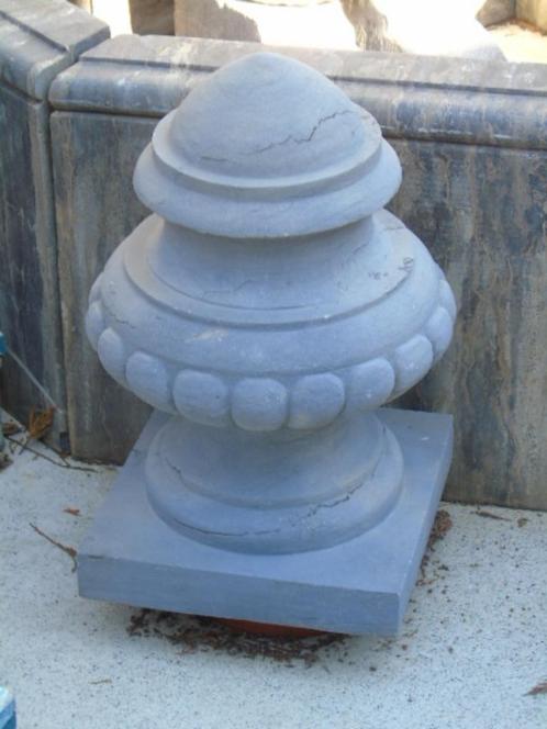 Kolomkop of pilaster in blauwe hardsteen, het paar, Tuin en Terras, Tuinwanddecoratie, Zo goed als nieuw, Ophalen