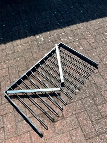 Broekenhanger uitschuifbaar beschikbaar voor biedingen