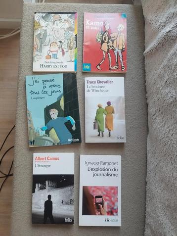 Livre scolaire divers poche folio  beschikbaar voor biedingen
