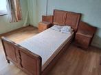 NIEUWE PRIJS - Bed (met matras) en 2 nachtkastjes, Huis en Inrichting, Slaapkamer | Bedden, Ophalen, Gebruikt, Eenpersoons, Bruin