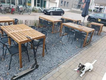 8 Tables horeca en teak + 23 chaises + 2 parasols beschikbaar voor biedingen