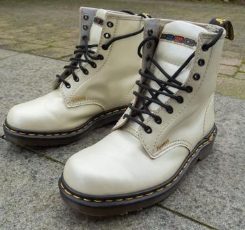 39 dr Martens 9566 beschikbaar voor biedingen