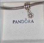 pandora bedel bloem met witte steentje, Pandora, Ophalen of Verzenden, Zo goed als nieuw, Zilver
