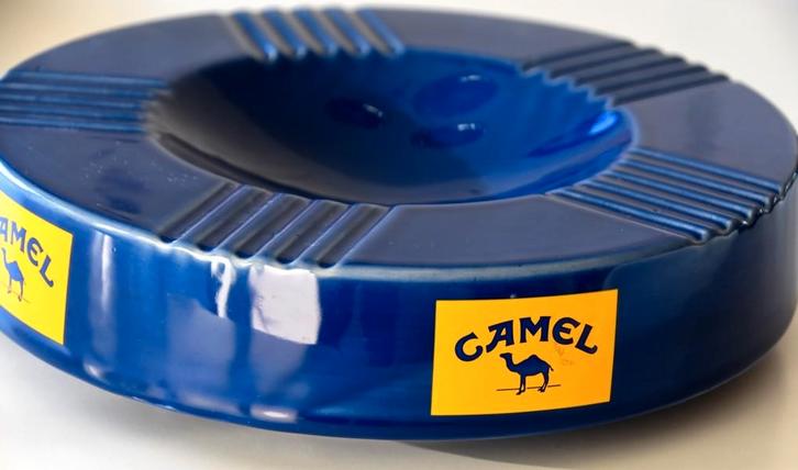 Camel asbak, Verzamelen, Rookartikelen, Aanstekers en Luciferdoosjes, Zo goed als nieuw, Asbak, Ophalen of Verzenden