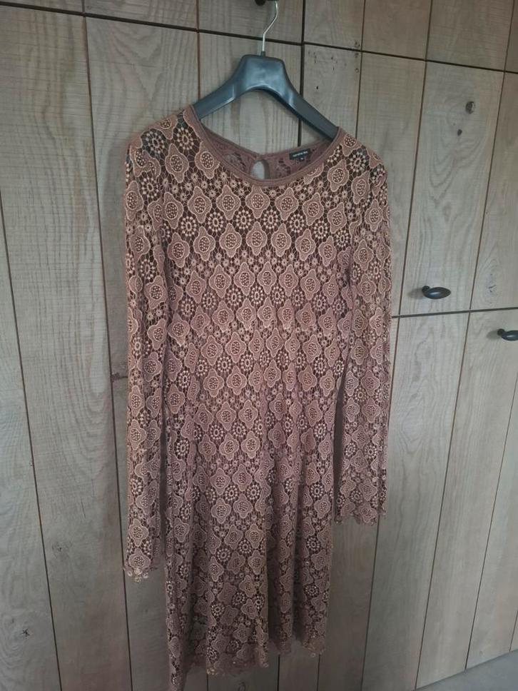 Caroline Biss jurk + onderjurk Mt40 (nwpr 210eur), Kleding | Dames, Jurken, Zo goed als nieuw, Maat 38/40 (M), Bruin, Knielengte