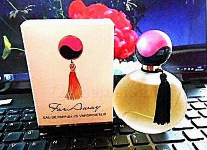 AVON... VER WEG.. voor HAAR + het cadeau van het deo, Handtassen en Accessoires, Uiterlijk | Parfum, Nieuw, Ophalen of Verzenden