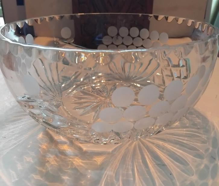 Prachtige grote kristallen schaal met  druifmotief, Antiek en Kunst, Antiek | Glaswerk en Kristal, Ophalen of Verzenden