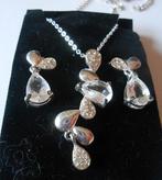 Avon: complete set: halsketting + oorbellen, Ophalen of Verzenden, Nieuw, Zilver, Zilver