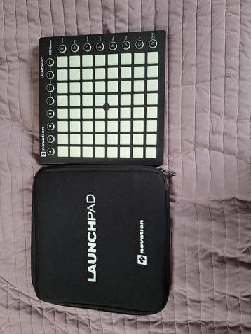 Novation Launchpad MK2 + Hoes beschikbaar voor biedingen