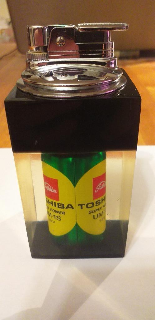 Briquet publicitaire à gaz vintage Toshiba, Verzamelen, Rookartikelen, Aanstekers en Luciferdoosjes, Nieuw, Aansteker, Ophalen