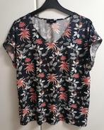 Zwart gebloemd bloesje met V- hals en korte mouw, 38, Kleding | Dames, Blouses en Tunieken, Ophalen of Verzenden, Zo goed als nieuw