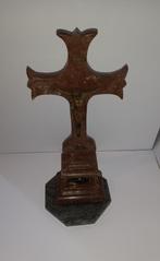 Crucifix en marbre brun et noir, Ophalen
