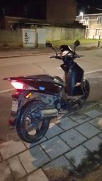 Kymco agilité 50 A vendre pour pièces démarre