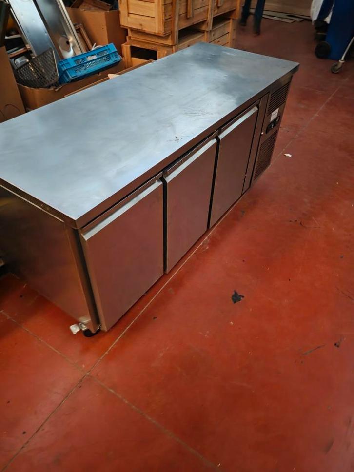 Horeco koel werkbank rvs 3 deurs frigo als nieuw, Doe-het-zelf en Bouw, Werkbanken, Ophalen