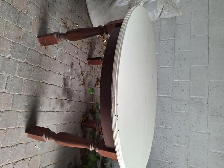 Table ronde en bois, Maison & Meubles, Tables | Tables à manger, Utilisé, Rond, Enlèvement