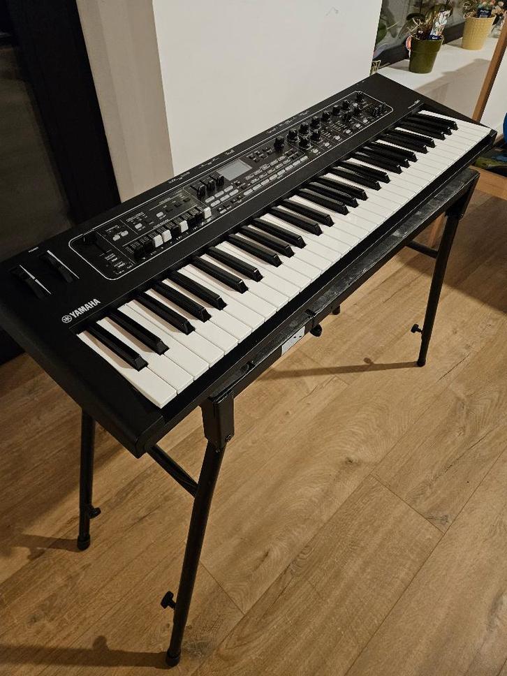 Yamaha CK61 + Statief, Muziek en Instrumenten, Keyboards, Zo goed als nieuw, 61 toetsen, Yamaha, Aanslaggevoelig, Met standaard
