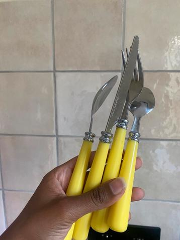 Vintage Bestek met plastic handvat beschikbaar voor biedingen