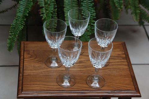 Ensemble de 5 anciens verres à vin verre taillé comme NEUFS, Collections, Verres & Petits Verres, Comme neuf, Autres types, Enlèvement