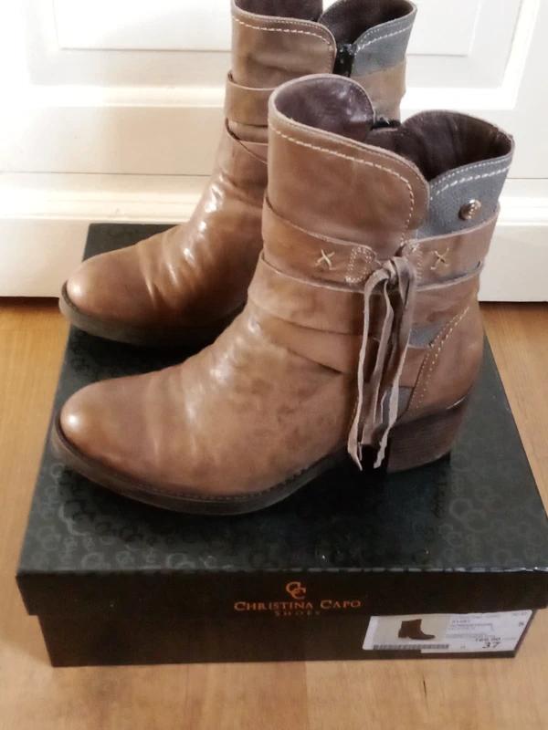 Laarzen Christina Capo 37/38, Kleding | Dames, Schoenen, Zo goed als nieuw, Lage of Enkellaarzen, Bruin, Ophalen of Verzenden