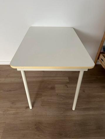Table et 2 chaises a vendre, Enlèvement, Comme neuf