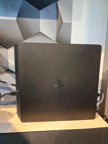 Ps4 slim 2 manettes 7 jeux 500Gb