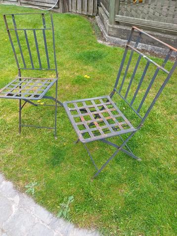 Koppel retro ijzeren klapstoelen  beschikbaar voor biedingen