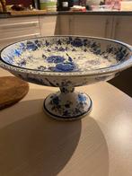 Delfts blauwe schaal op voet, Enlèvement