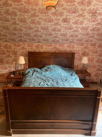 Tweepersoonsbed in massief hout + nieuwe boxspring beschikbaar voor biedingen