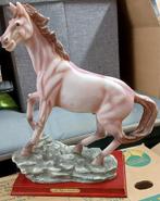 Statue en forme de cheval cabré de la collection Napoli, Antiquités & Art, Enlèvement