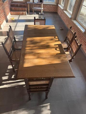 Antieke Eettafel beschikbaar voor biedingen