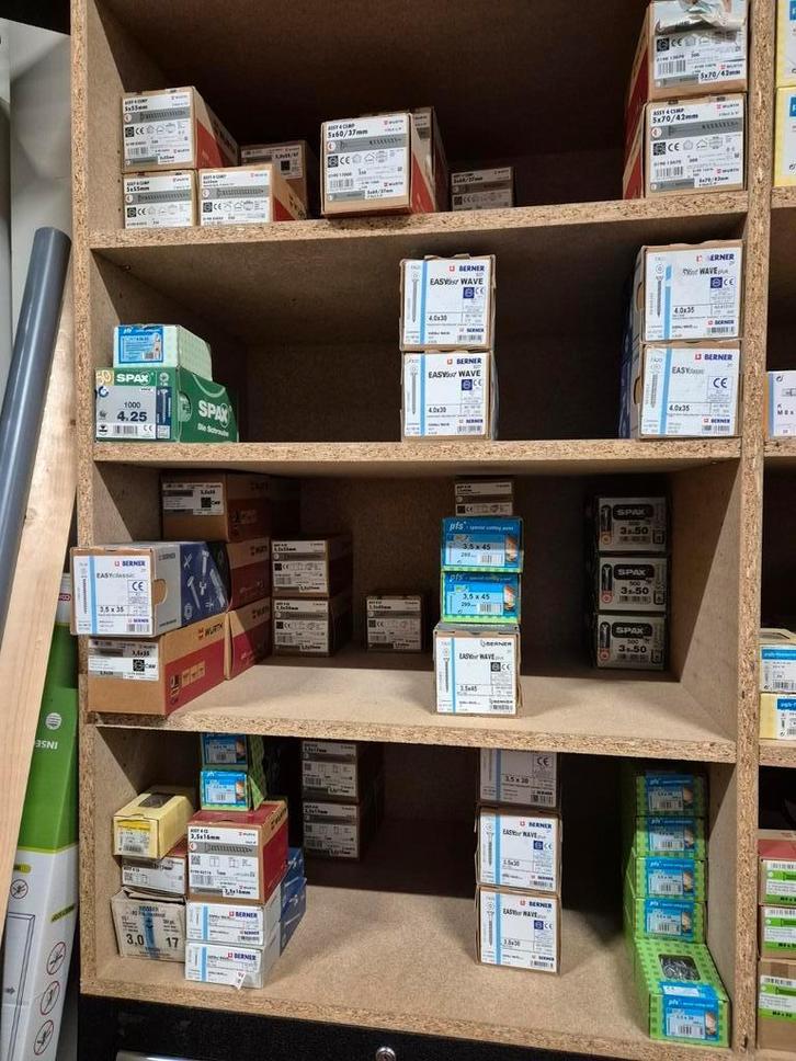 Lot schroeven spax berner wurth, Doe-het-zelf en Bouw, IJzerwaren en Bevestigingsmiddelen, Zo goed als nieuw, Schroeven, Ophalen