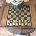 jeu d échecs 1920 ( le plateau )   pièces 1985, Hobby en Vrije tijd, Gezelschapsspellen | Bordspellen, Ophalen of Verzenden, Zo goed als nieuw