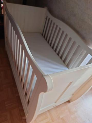 Théophile et Patachou kinderbed 'Antique' met toebehoren  beschikbaar voor biedingen