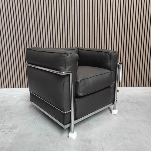Cassina LC2 Fauteuil in Zwart Leder, Antiek en Kunst, Antiek | Meubels | Stoelen en Sofa's, Ophalen of Verzenden